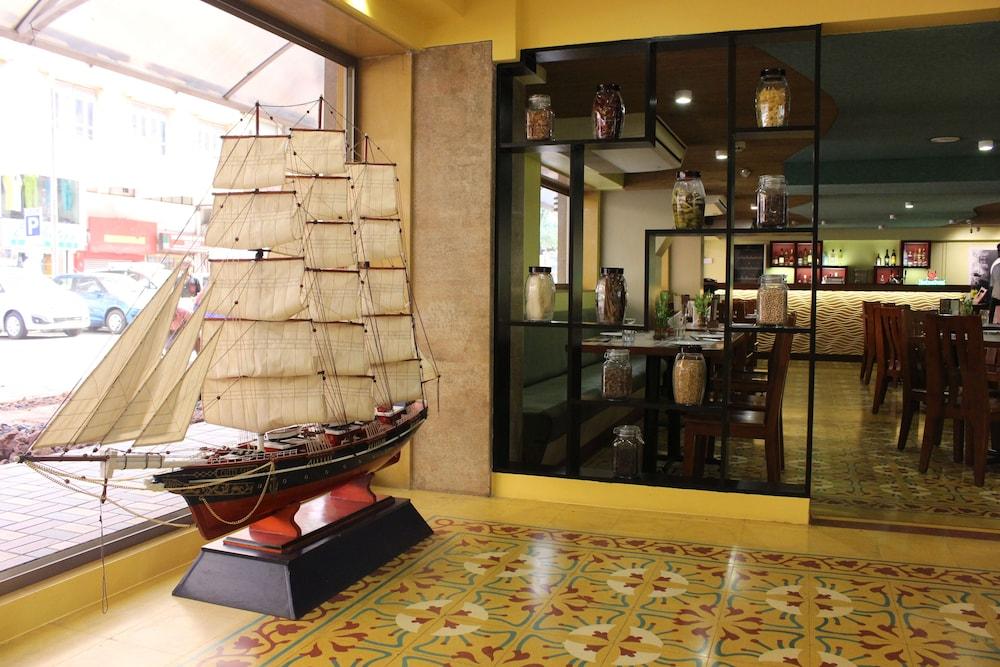 Grande Delmon Hotel Panaji Exterior photo